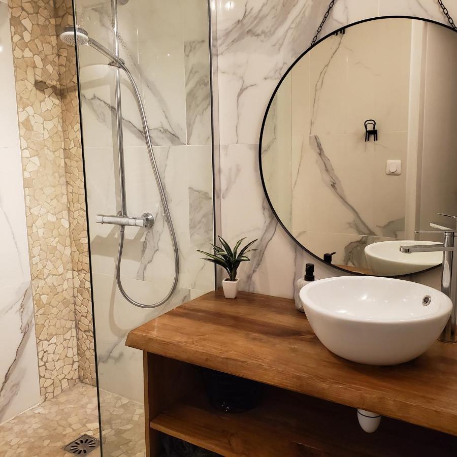Joli T4 Renove Climatise Entre St Charles/Le Vieux-Port Apartment Marseille Luaran gambar
