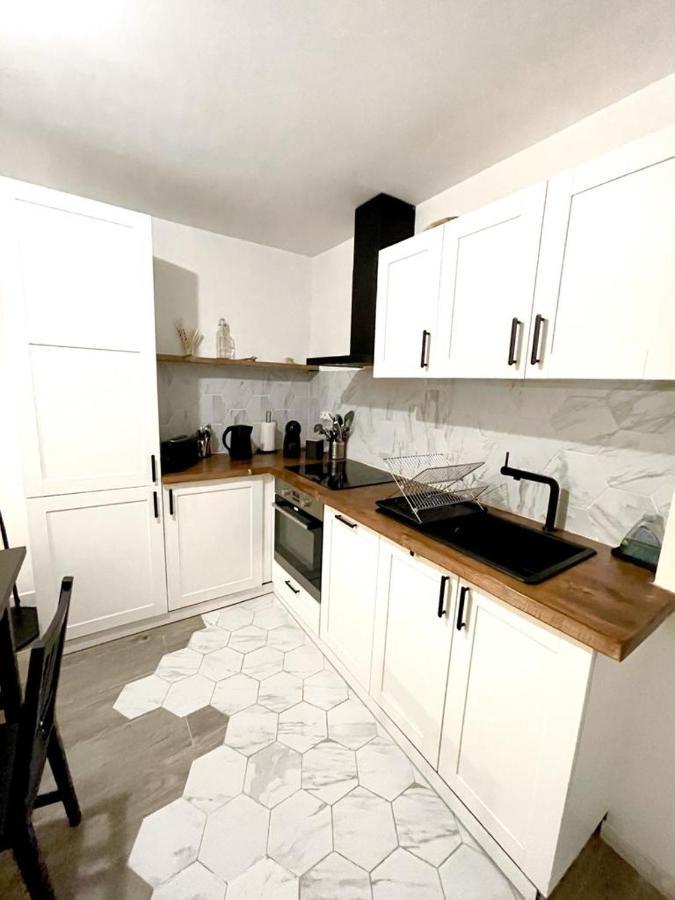 Joli T4 Renove Climatise Entre St Charles/Le Vieux-Port Apartment Marseille Luaran gambar